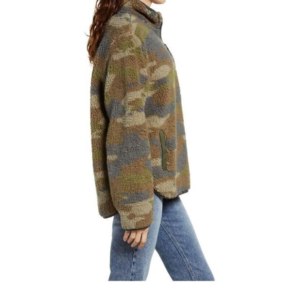 THREAD & SUPPLY NEW $79 Wubby Fleece Cozy Pullover in‎ Camo Allover XS - Picture 3 of 5